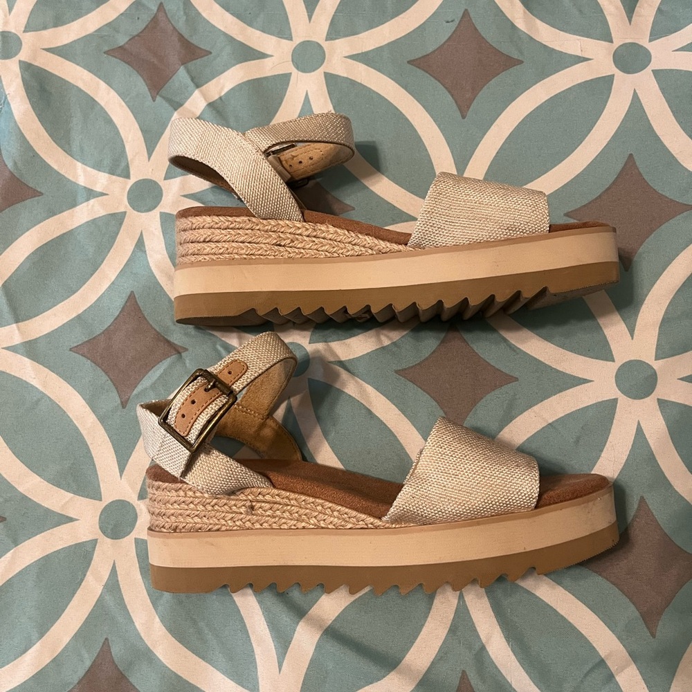 Toms Cream Woven Platform Sandals with Ankle Buckle